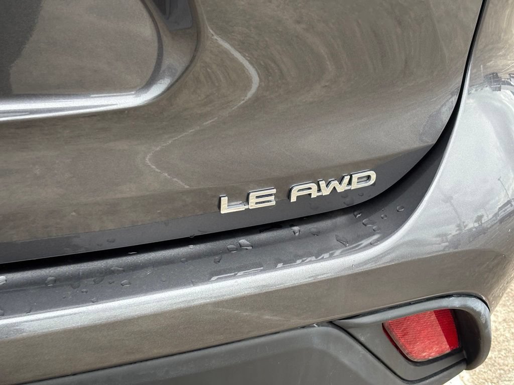 Used 2024 Toyota Highlander LE AWD/4WD image 13