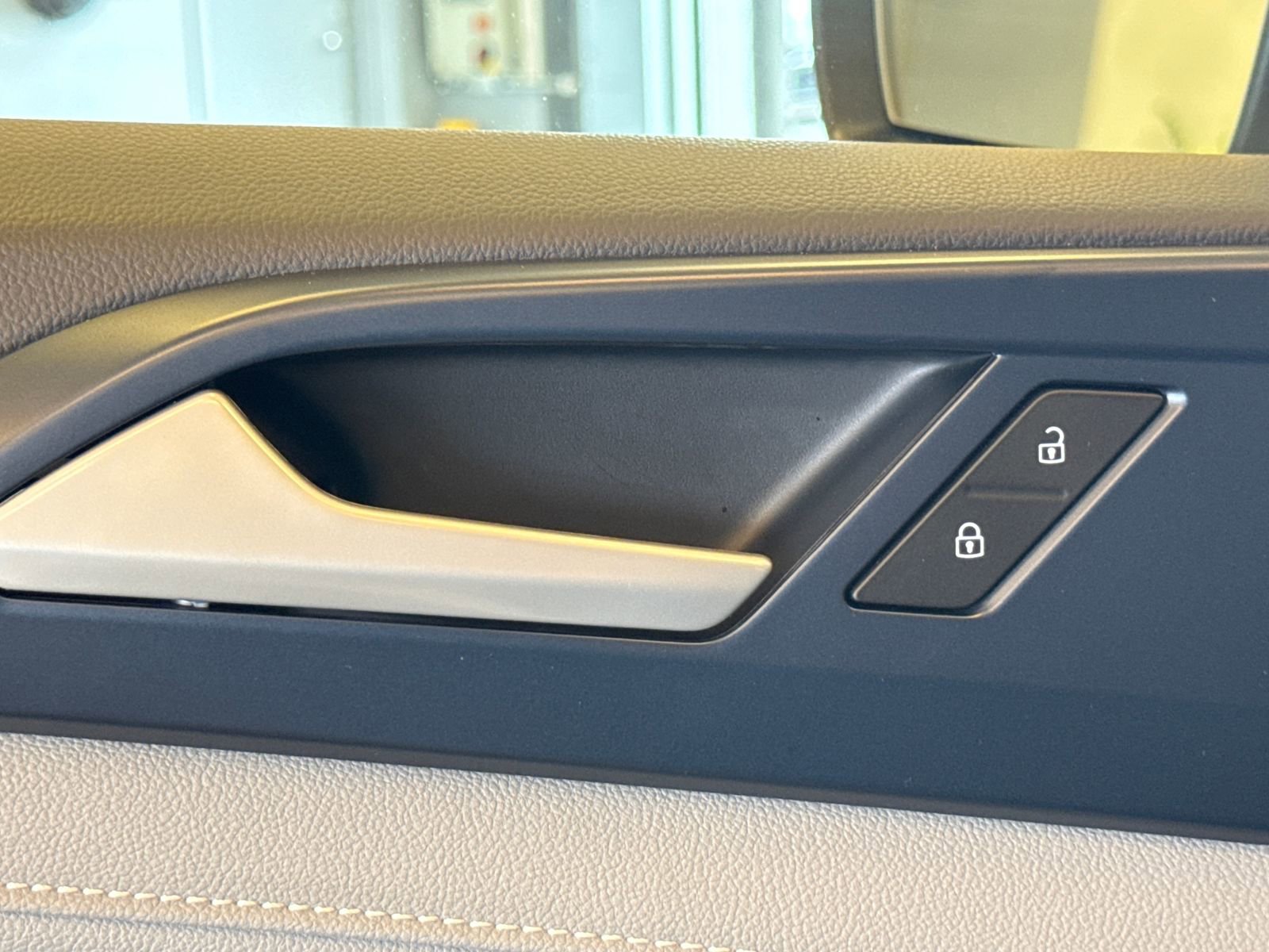 Certified 2024 Volkswagen Taos SE image 30