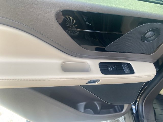 Used 2022 Lincoln Aviator Reserve w/ Elements Package Plus image 12