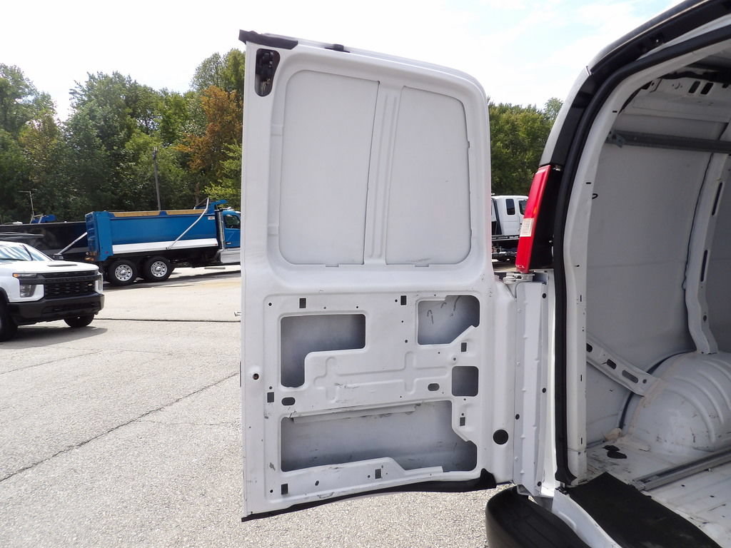 Used 2016 Chevrolet Express 2500 RWD image 42