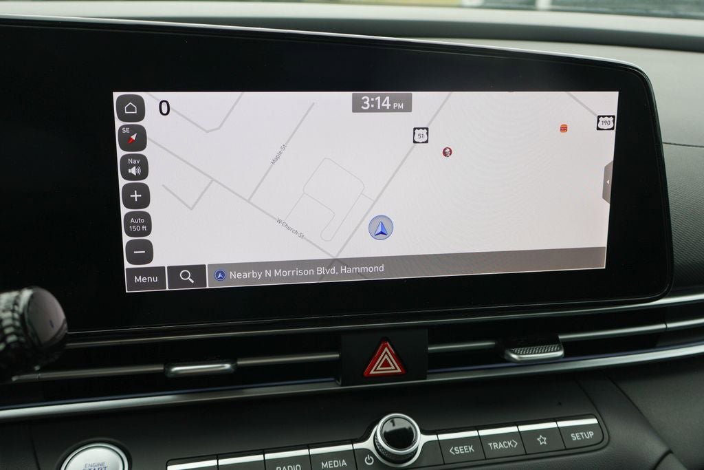 Used 2025 Hyundai Elantra Limited FWD image 3