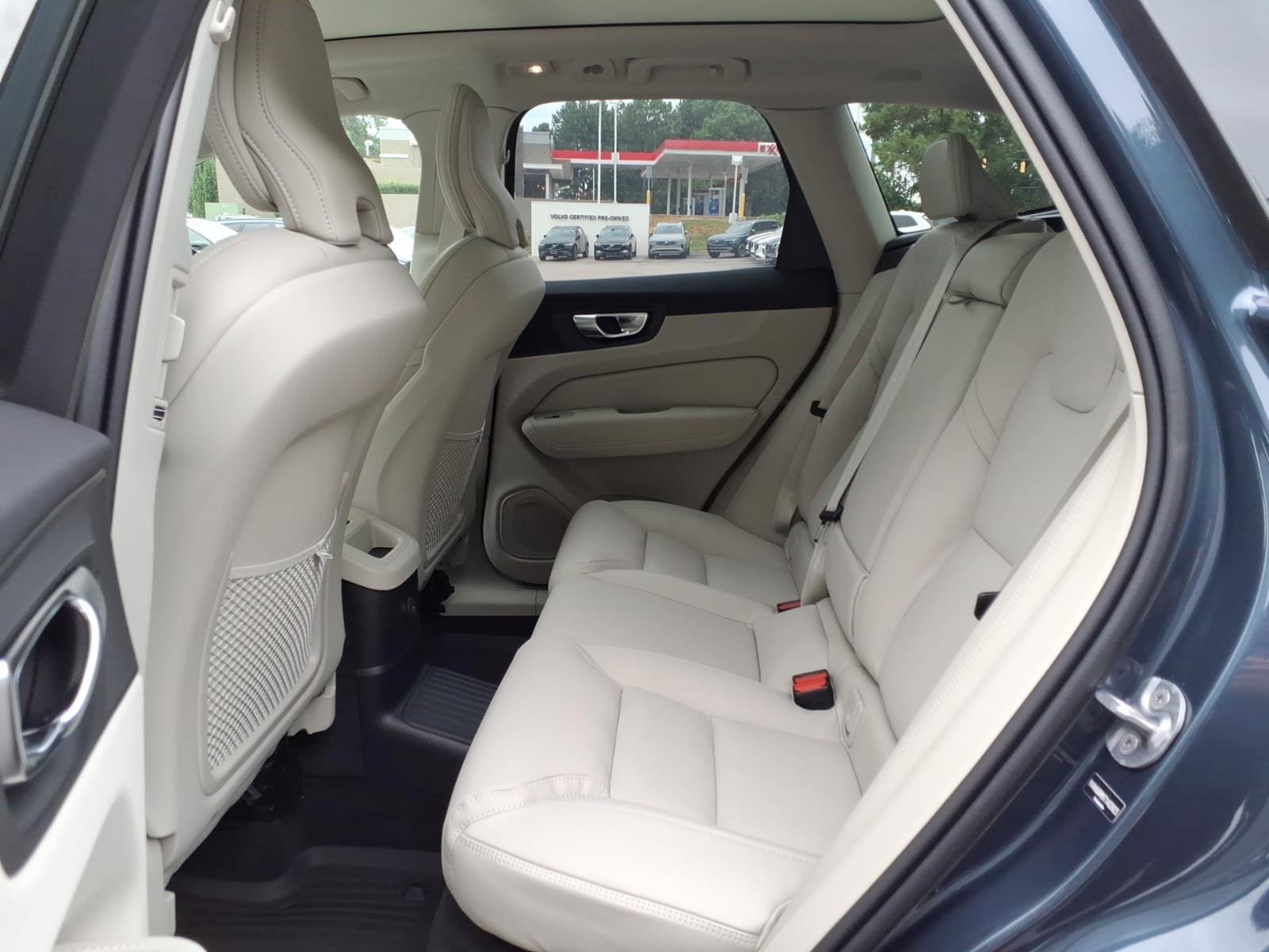 New 2026 Volvo XC60 T8 Ultra w/ Protection Package Premier AWD/4WD image 6