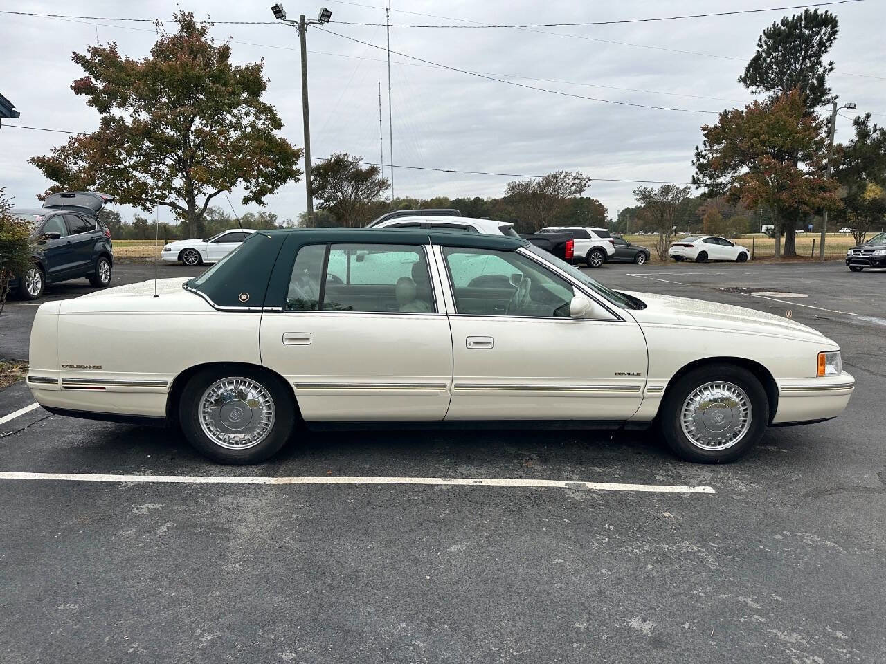 Used 1998 Cadillac De Ville D'Elegance w/ Safety/Security Pkg FWD image 11