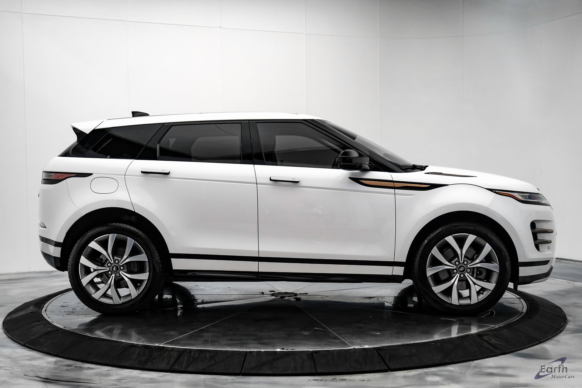 Used 2023 Land Rover Range Rover Evoque R-Dynamic S image 14