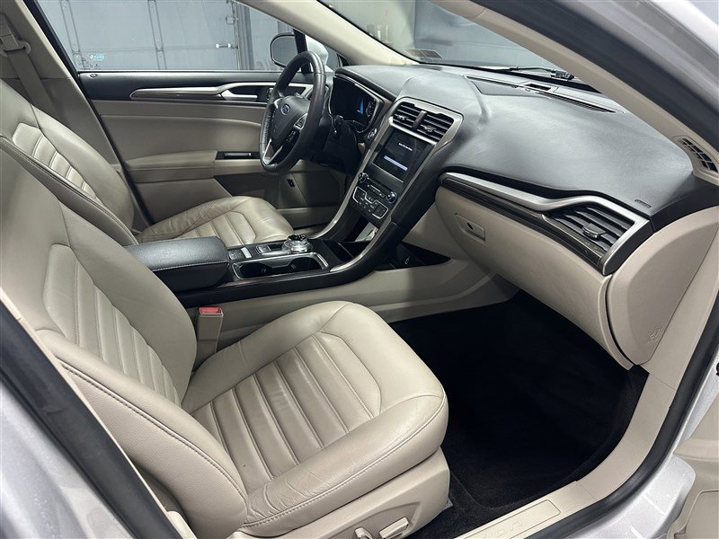 Used 2017 Ford Fusion Energi SE image 11