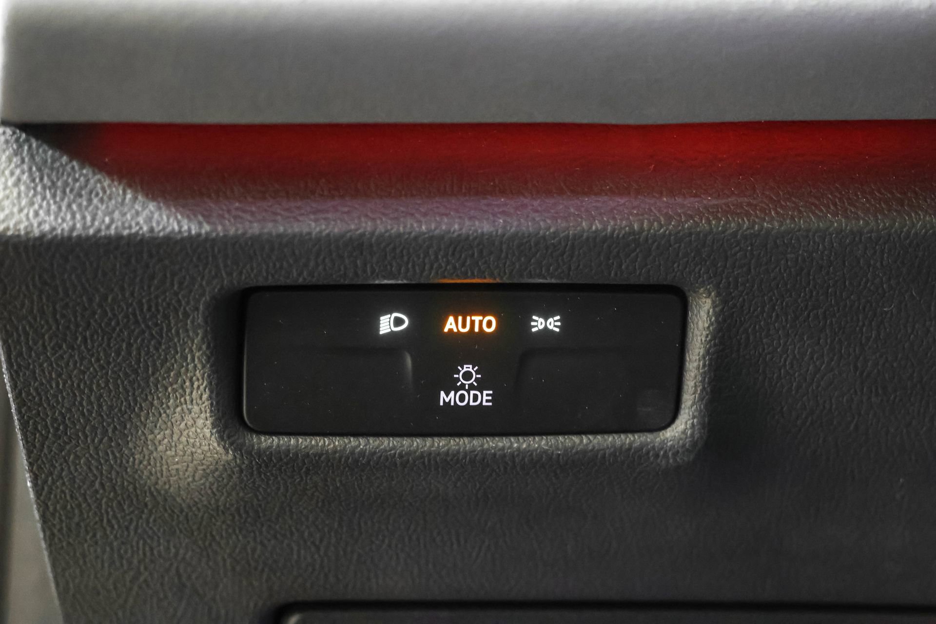 Used 2025 Volkswagen Tiguan SE w/ Panoramic Sunroof Package image 23