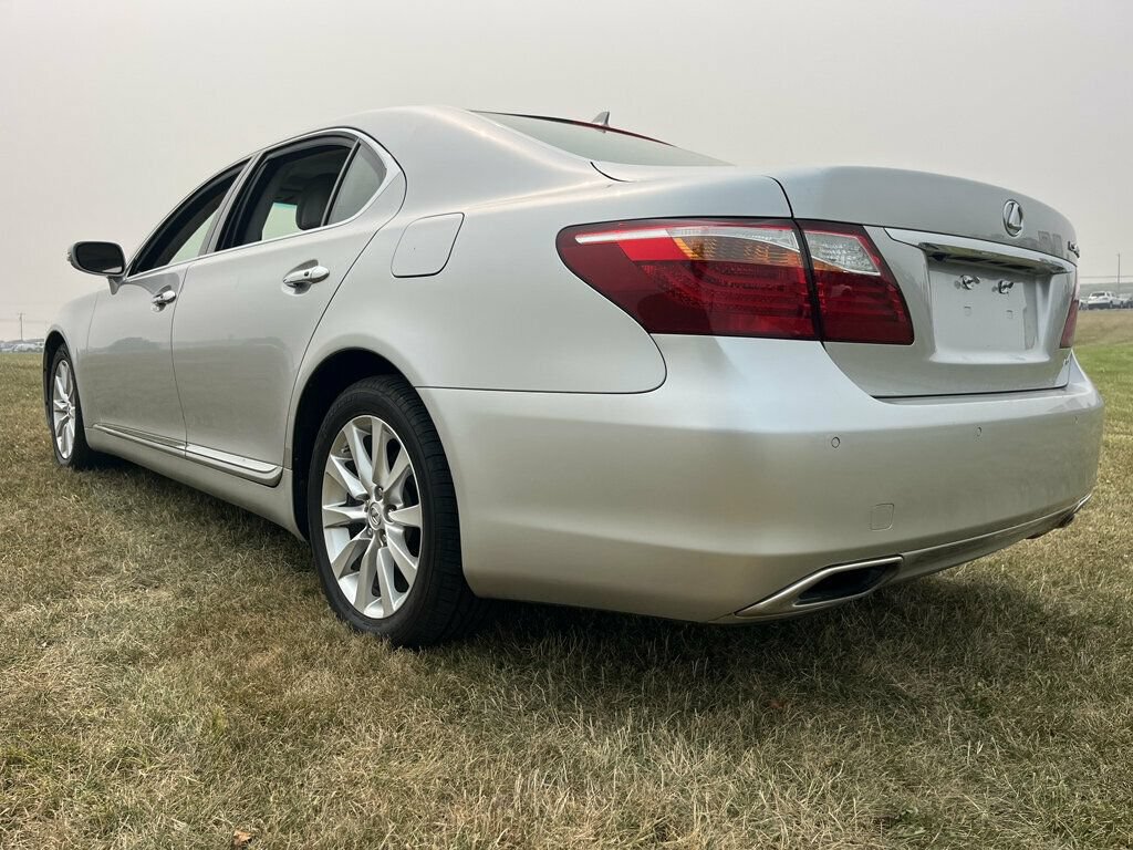 Used 2011 Lexus LS 460 L w/ Luxury Pkg AWD/4WD image 6
