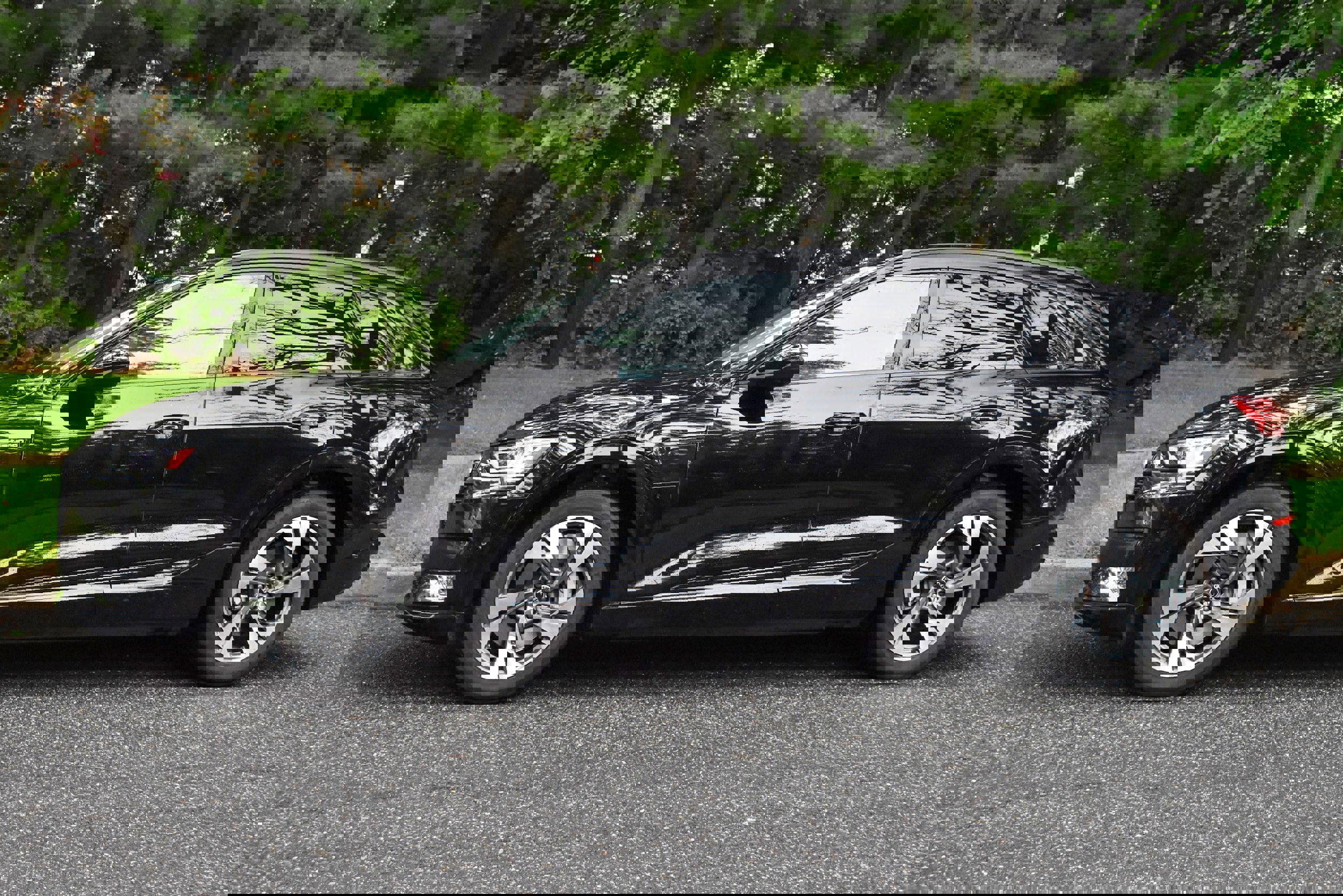 Used 2021 Audi e-tron Premium w/ Convenience Plus Package image 3