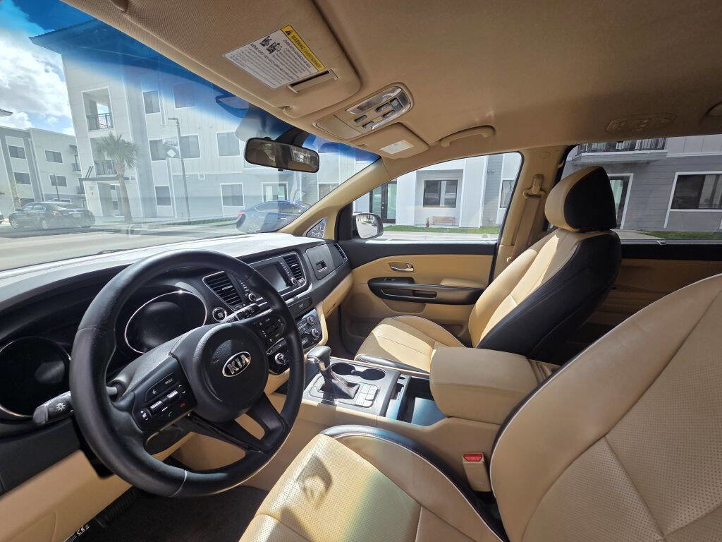 Used 2017 Kia Sedona LX w/ LX Essentials Premium Package image 29