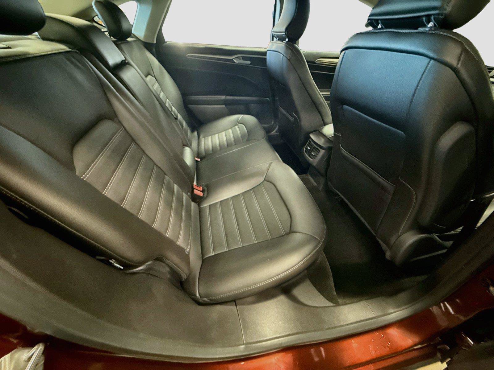 Used 2015 Ford Fusion SE w/ Equipment Group 202A FWD image 25