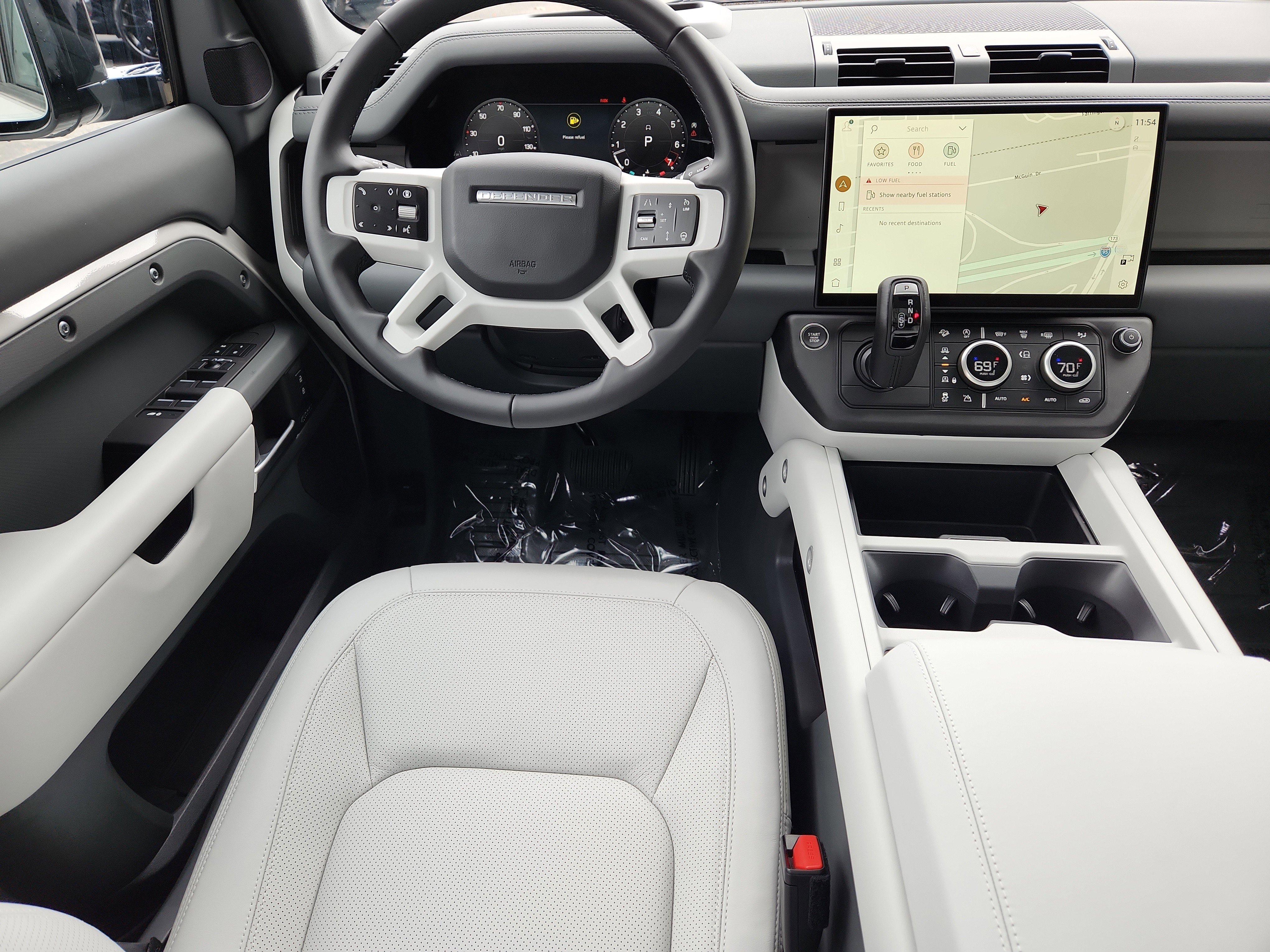 New 2026 Land Rover Defender 110 X-Dynamic SE image 4