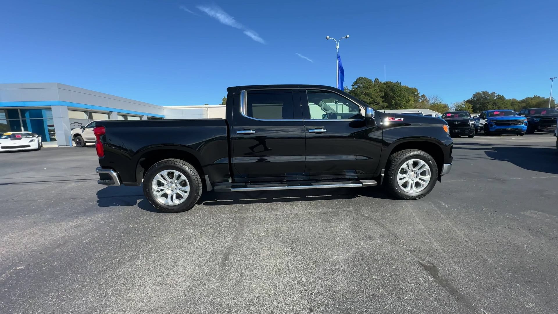 Certified 2025 Chevrolet Silverado 1500 LTZ AWD/4WD image 9