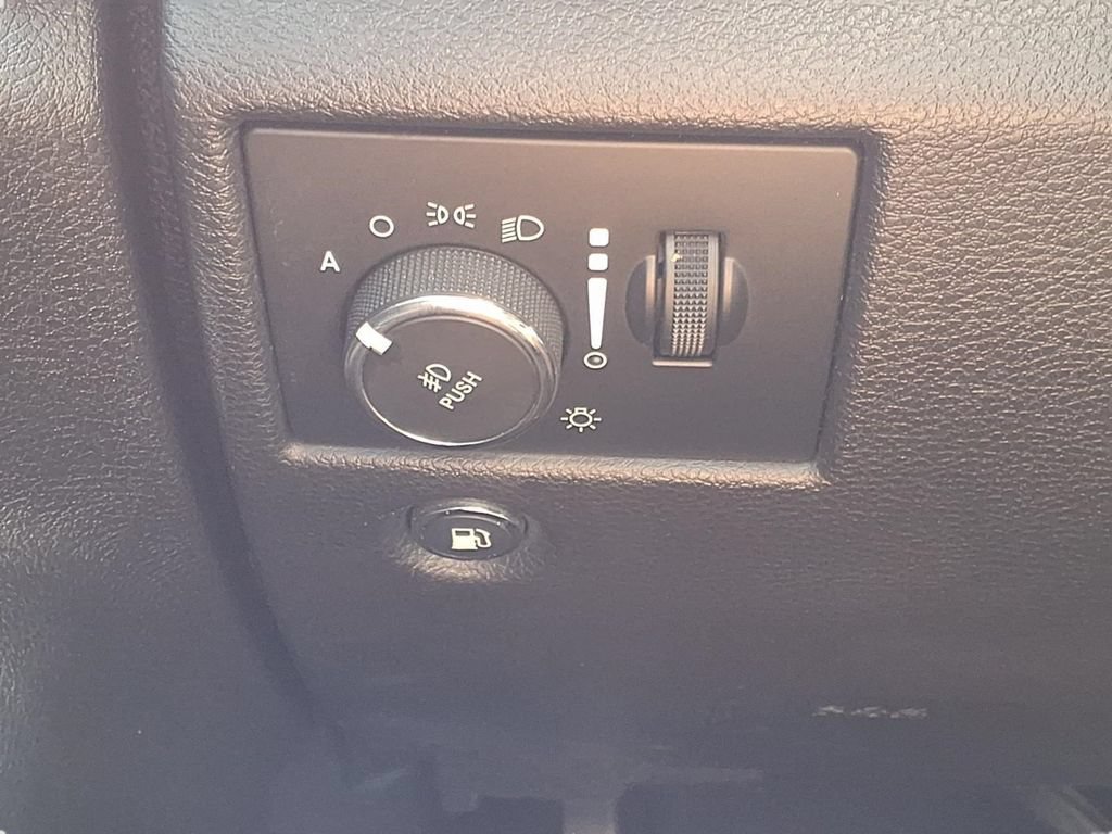Used 2020 Jeep Grand Cherokee Limited w/ Luxury Group II RWD image 19