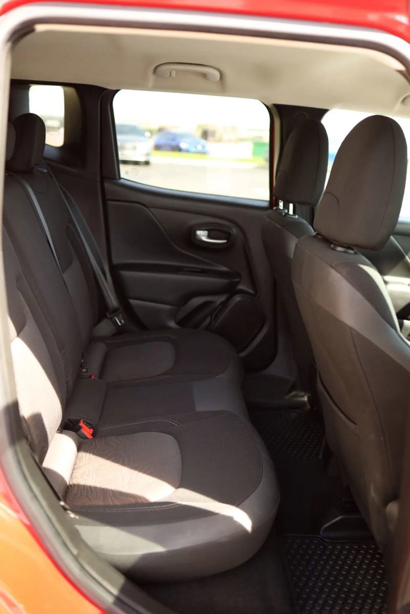 Used 2023 Jeep Renegade Latitude AWD/4WD image 40