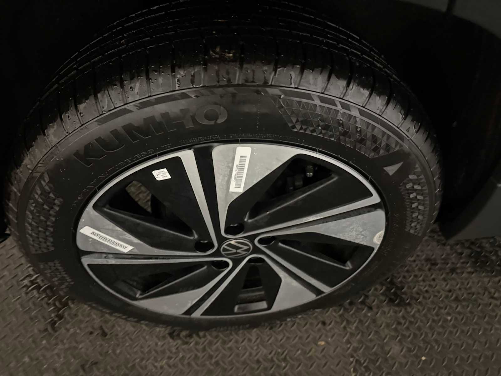 Certified 2025 Volkswagen Taos SE w/ Panoramic Sunroof Package image 13