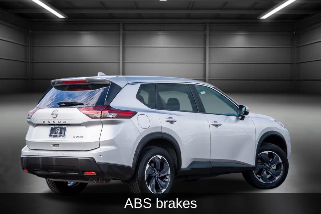 Used 2024 Nissan Rogue SV image 9