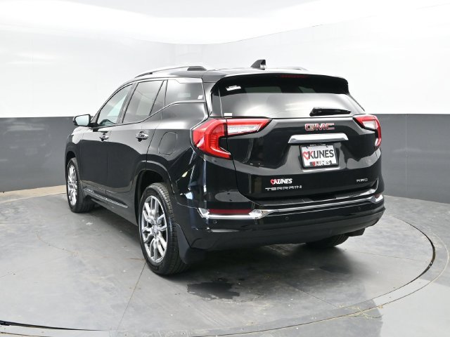 Used 2023 GMC Terrain Denali w/ Denali Premium Package AWD/4WD image 11