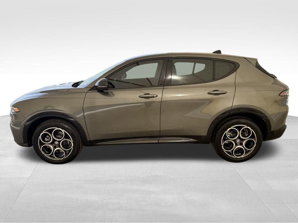 New 2025 Alfa Romeo Tonale image 9