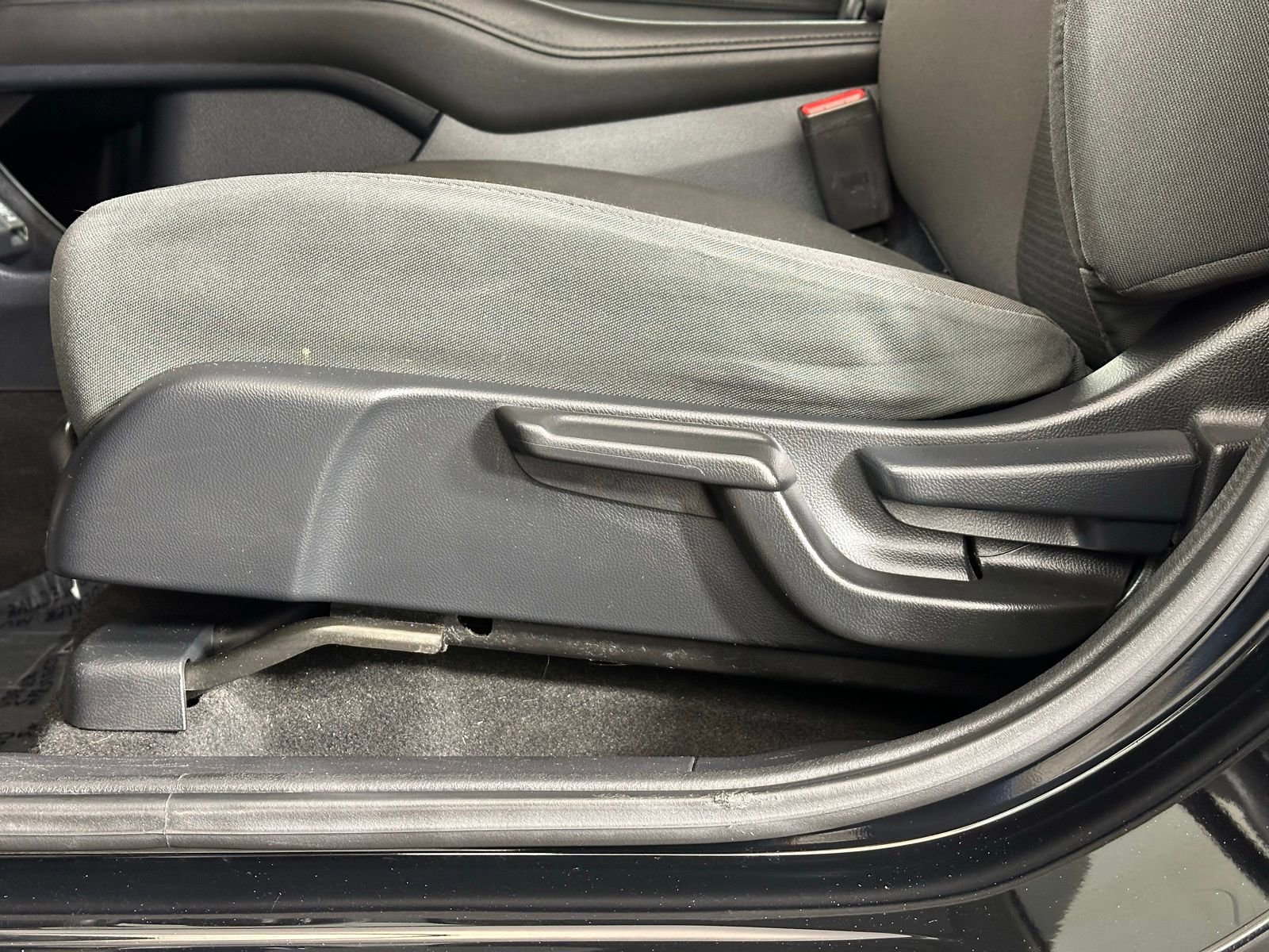 Used 2019 Honda HR-V LX image 7