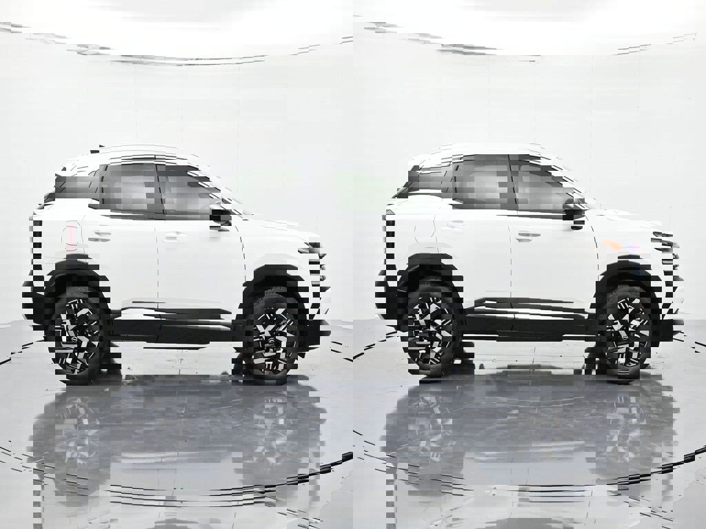 New 2026 Nissan Kicks SV image 4