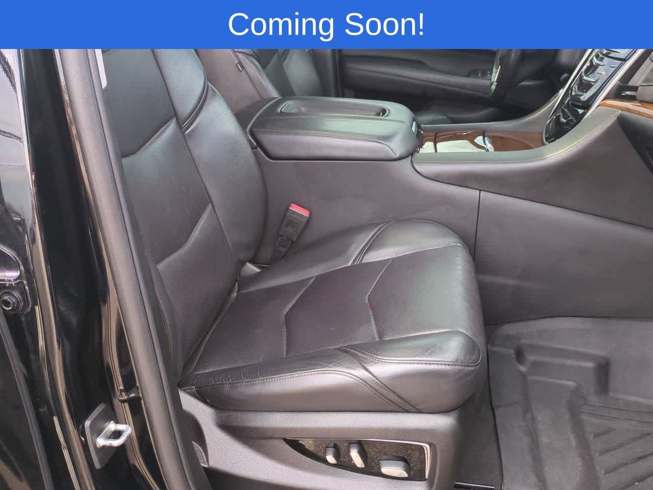 Used 2020 Cadillac Escalade Luxury w/ Escalade Sport Edition AWD/4WD image 24