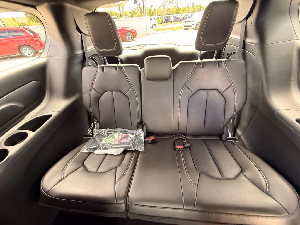 New 2026 Chrysler Pacifica Select FWD image 24