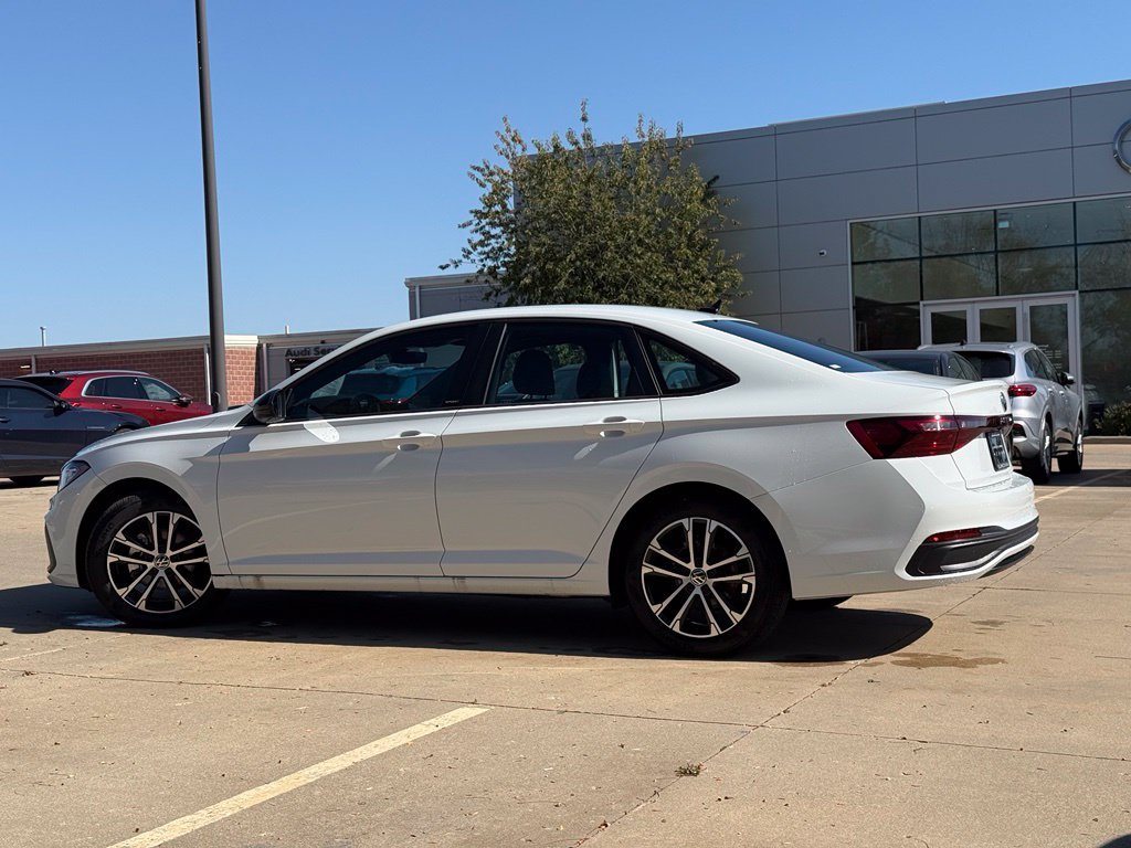 Used 2026 Volkswagen Jetta Sport FWD image 3