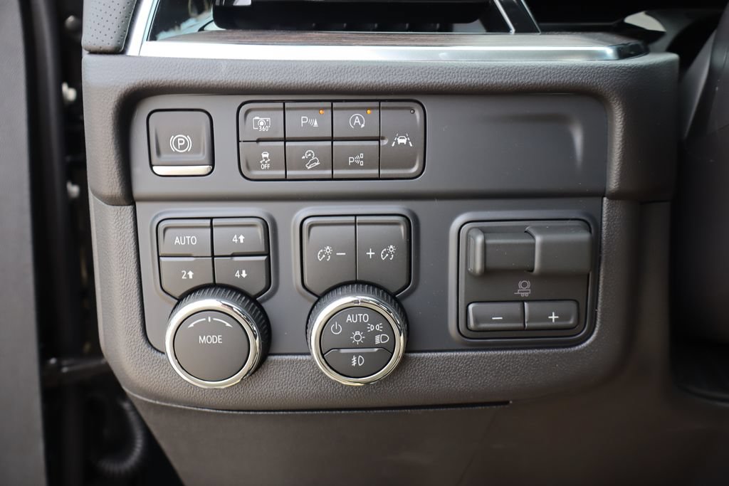 New 2026 Chevrolet Tahoe Premier w/ Sun And Tow Package AWD/4WD image 17