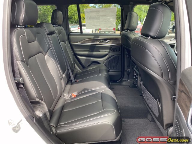 New 2026 Jeep Grand Cherokee Limited w/ Limited Altitude Package AWD/4WD image 8