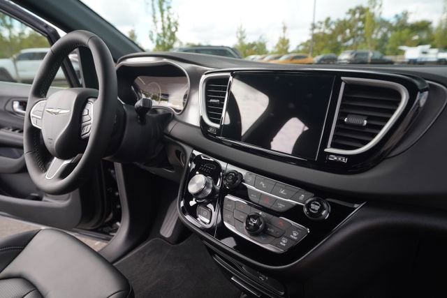 New 2026 Chrysler Voyager LX image 30