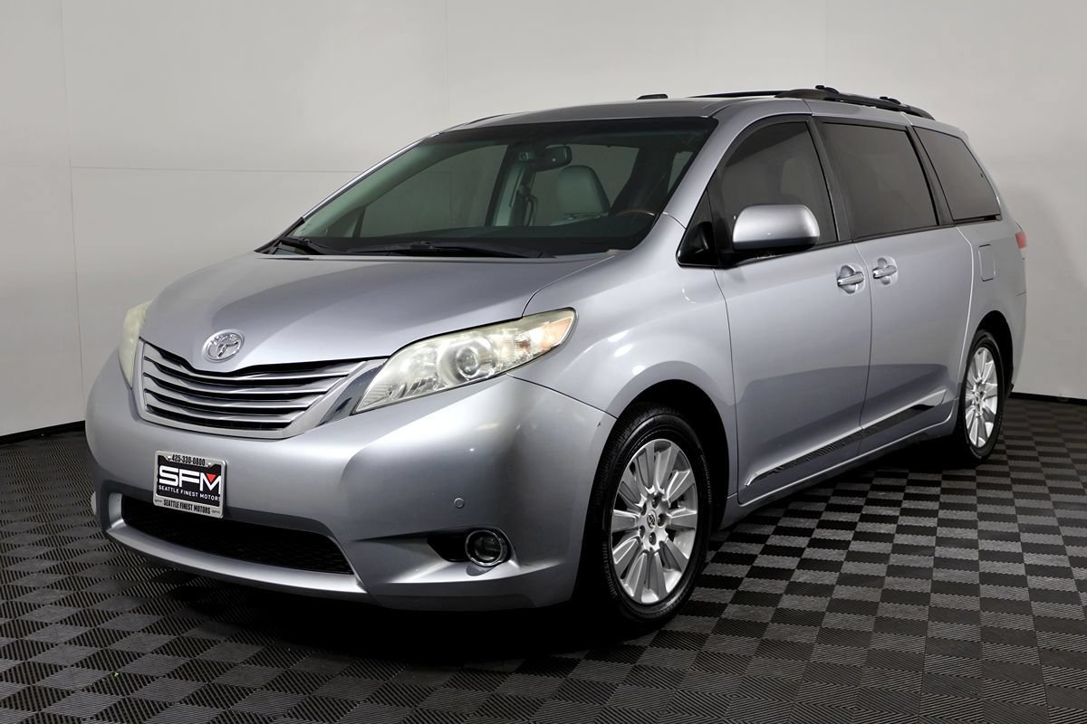 Used 2011 Toyota Sienna Limited w/ Premium Pkg AWD/4WD image 2