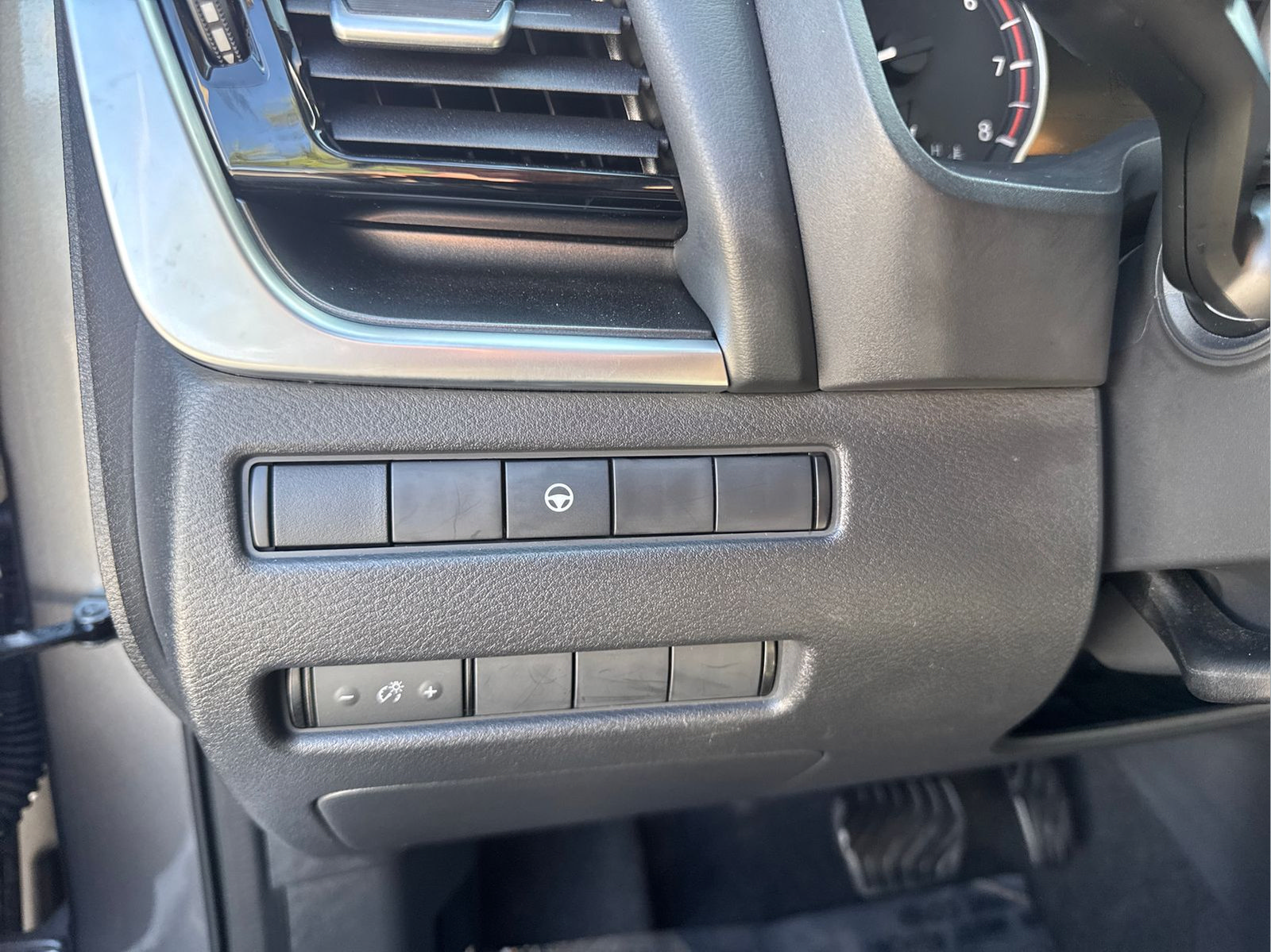 Certified 2022 Nissan Rogue SV FWD image 16
