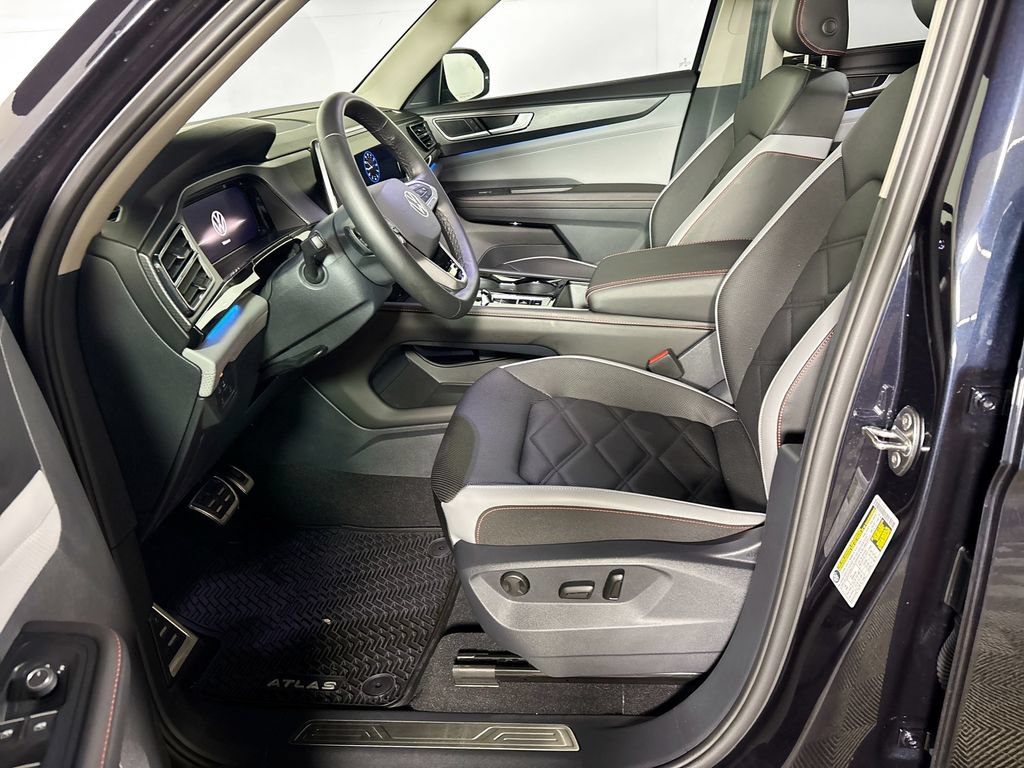 Certified 2025 Volkswagen Atlas Peak Edition SE AWD/4WD image 12