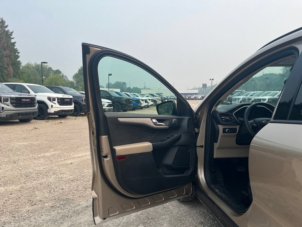 Used 2020 Ford Escape SEL AWD/4WD image 16