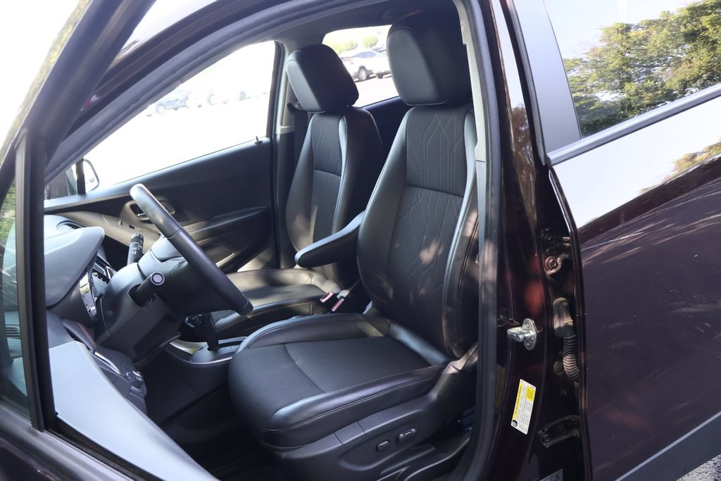 Certified 2022 Chevrolet Trax LT w/ LT Convenience Package AWD/4WD image 30