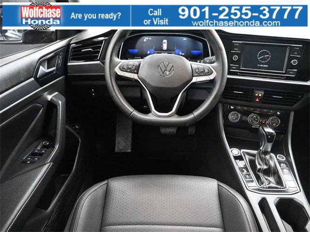 Used 2024 Volkswagen Jetta SE w/ Panoramic Sunroof Package image 13