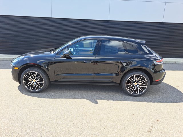 Used 2026 Porsche Macan AWD/4WD image 2
