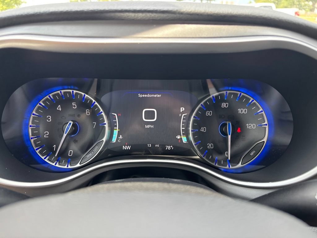 New 2027 Chrysler Pacifica Select FWD image 39