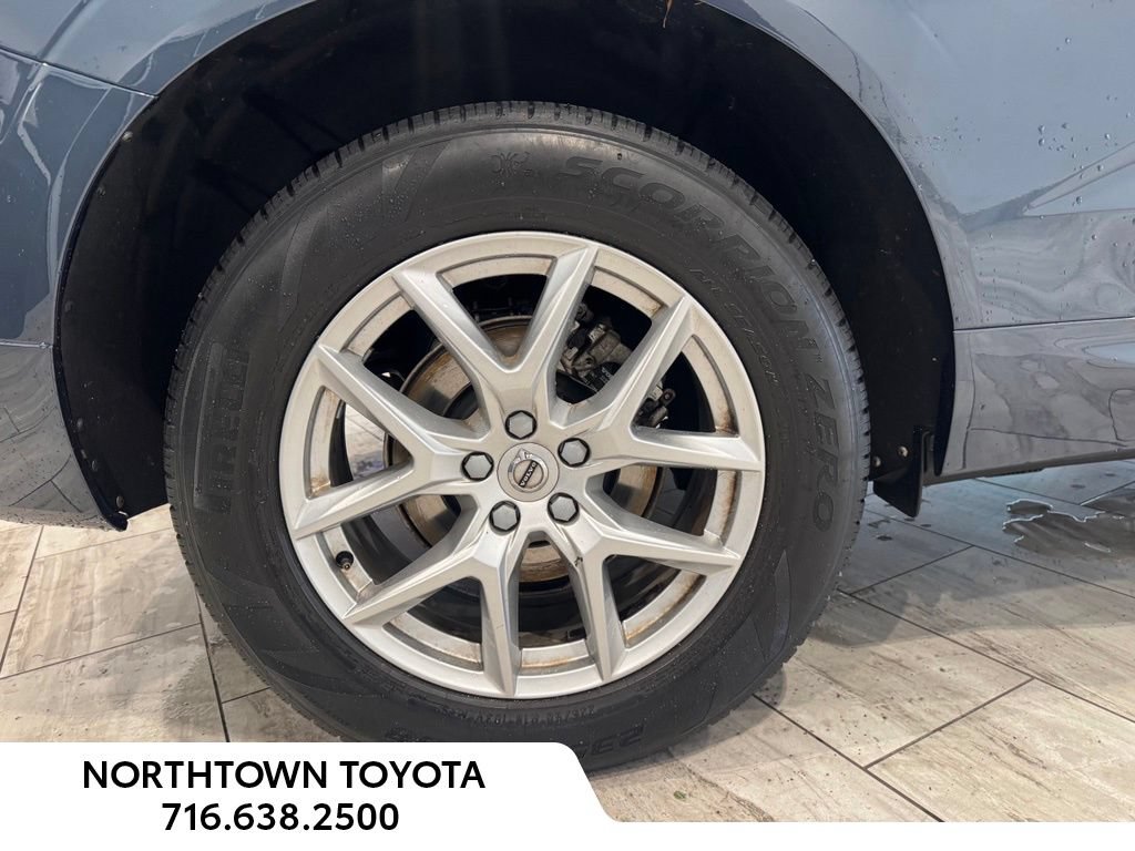 Used 2019 Volvo XC60 T5 Momentum w/ Multimedia Package AWD/4WD image 10
