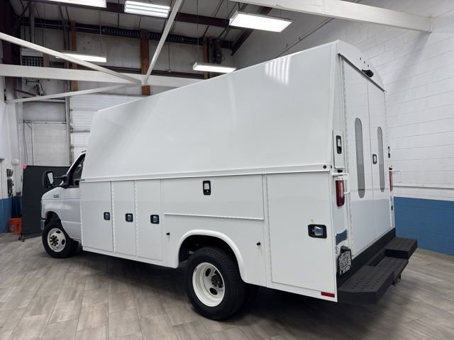 Used 2021 Ford E-450 and Econoline 450 Super Duty image 3