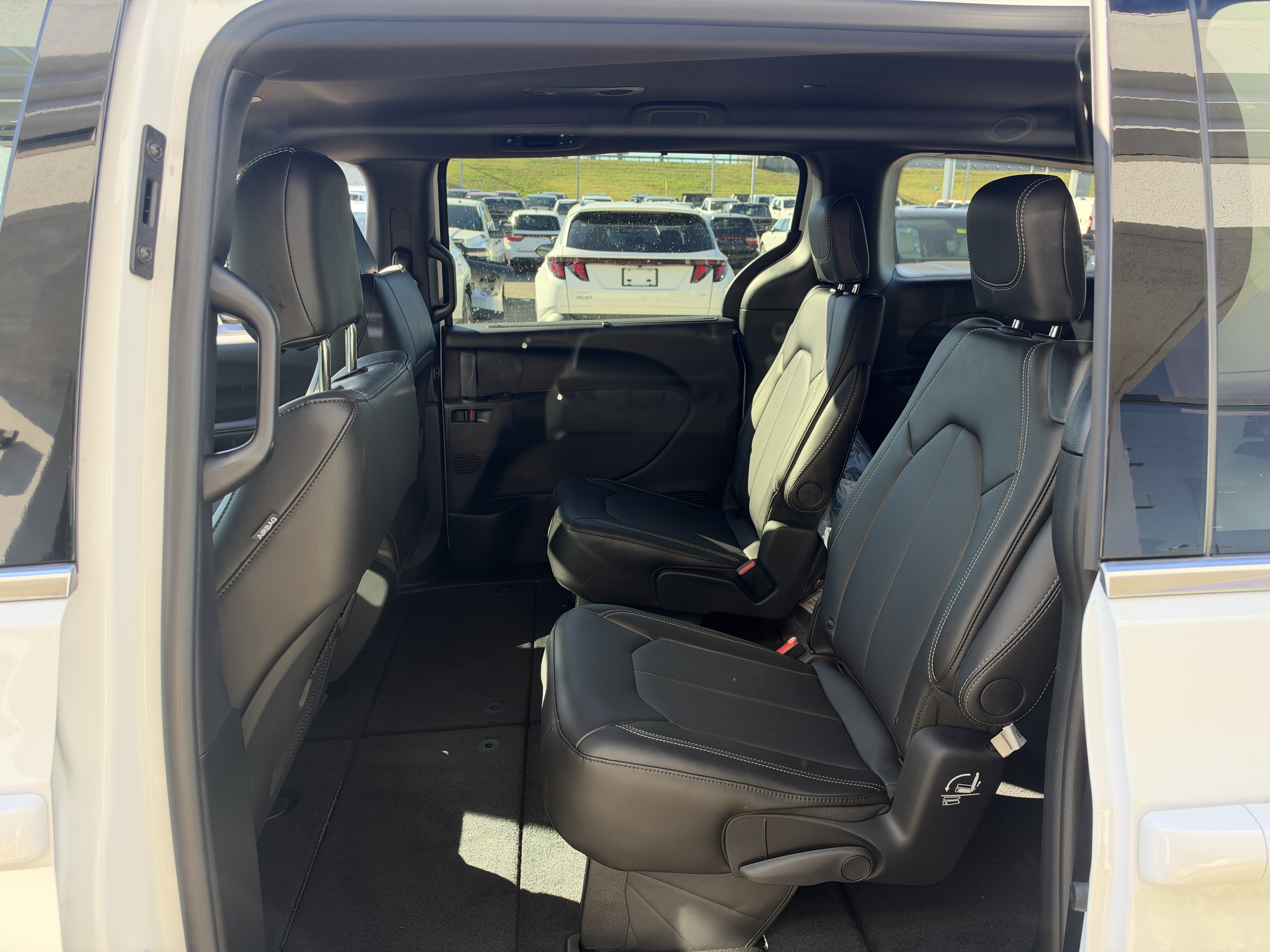 New 2027 Chrysler Pacifica LX FWD image 27