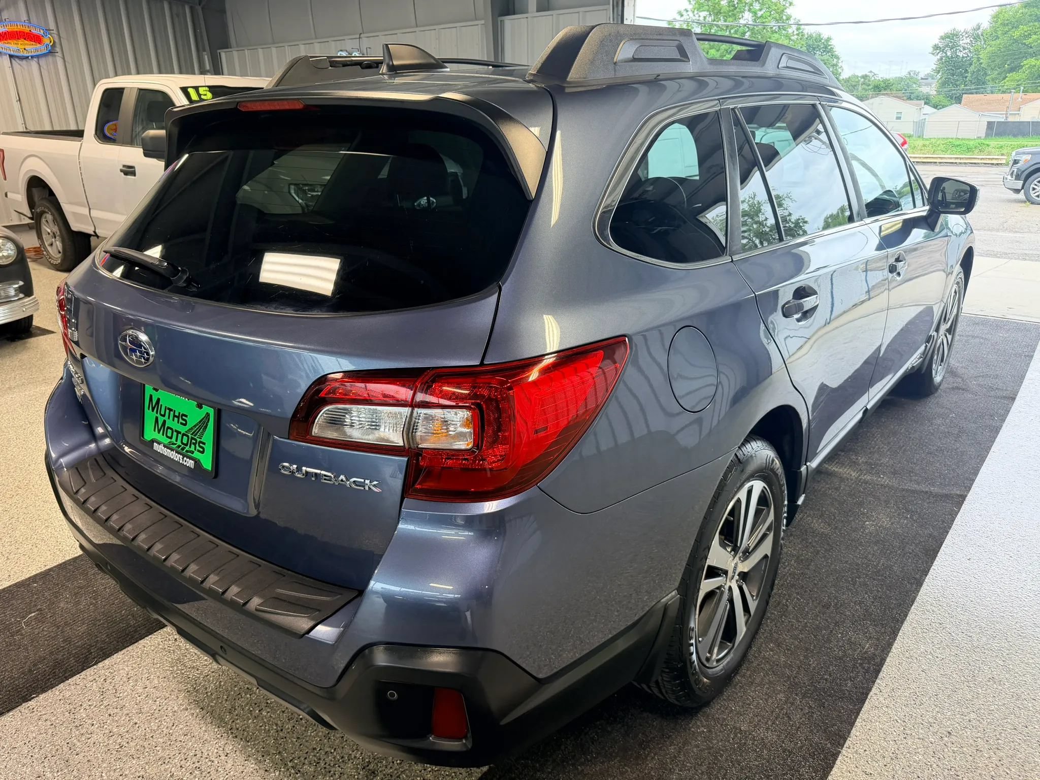 Used 2018 Subaru Outback 2.5i Limited AWD/4WD image 4