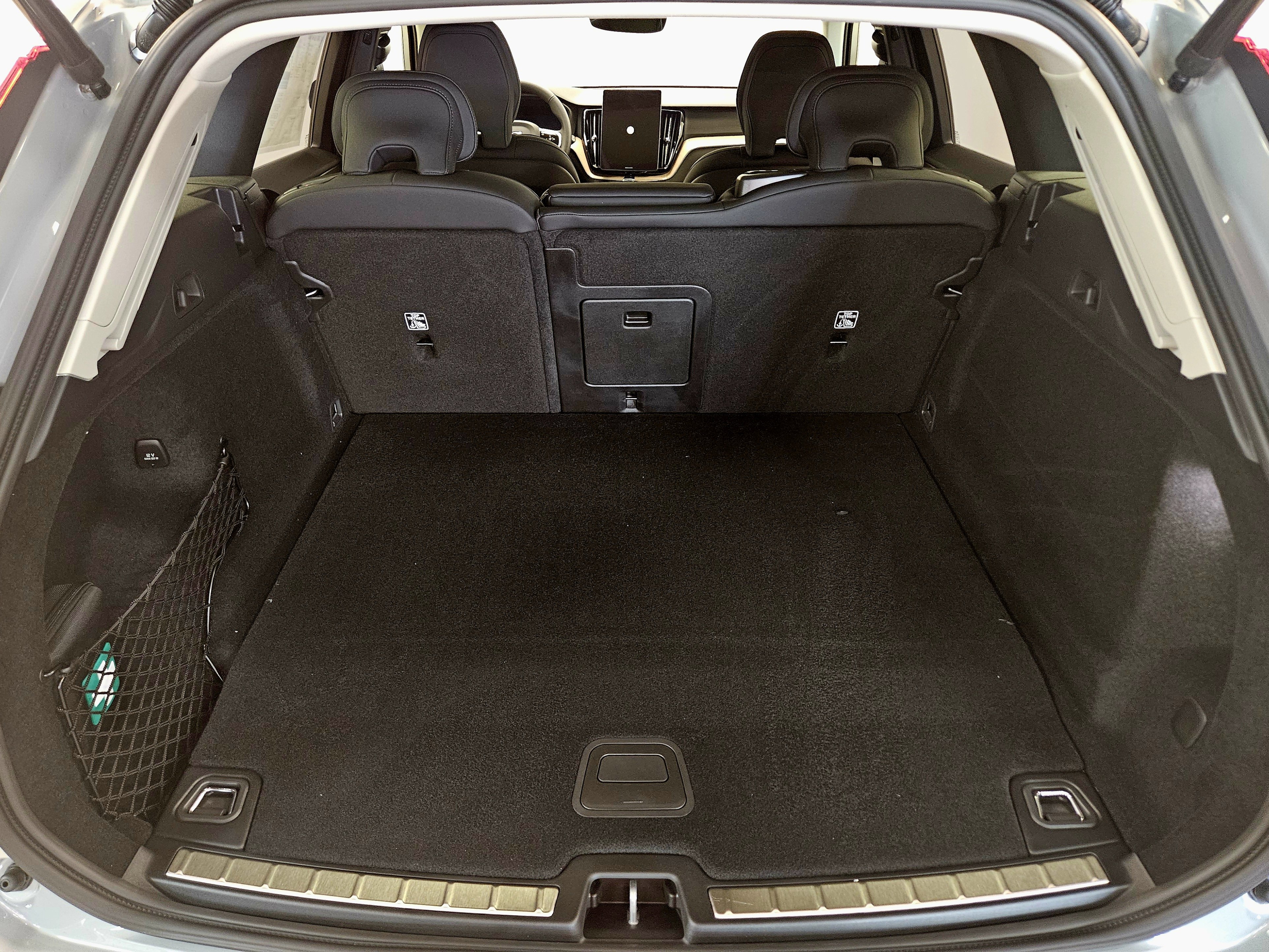 New 2026 Volvo XC60 T8 Plus w/ Protection Package Premier AWD/4WD image 17