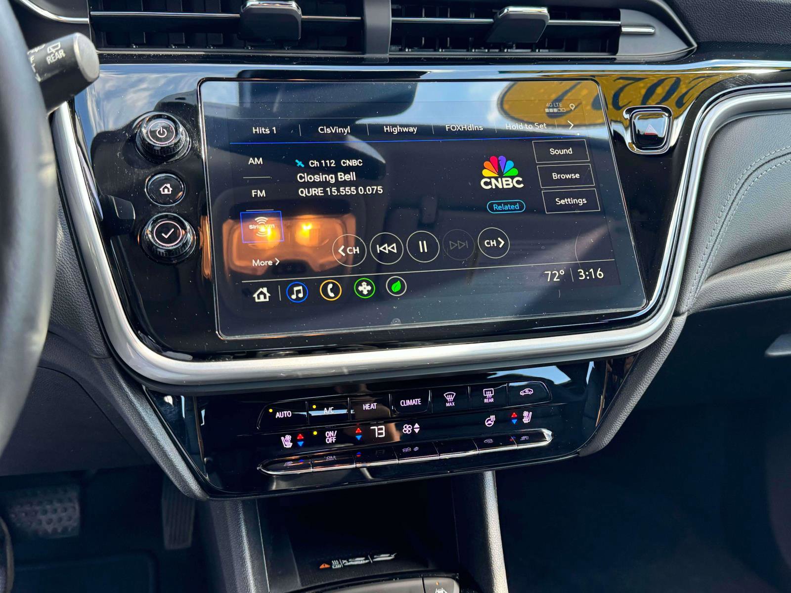 Used 2022 Chevrolet Bolt EUV LT w/ Convenience Package image 26