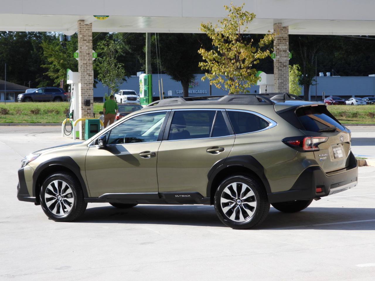 Used 2023 Subaru Outback Limited AWD/4WD image 30