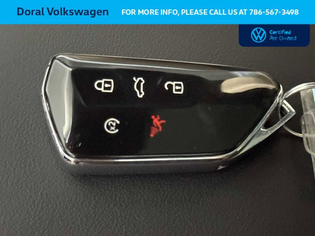 Certified 2024 Volkswagen Atlas Cross Sport SE w/ Panoramic Sunroof Package FWD image 28