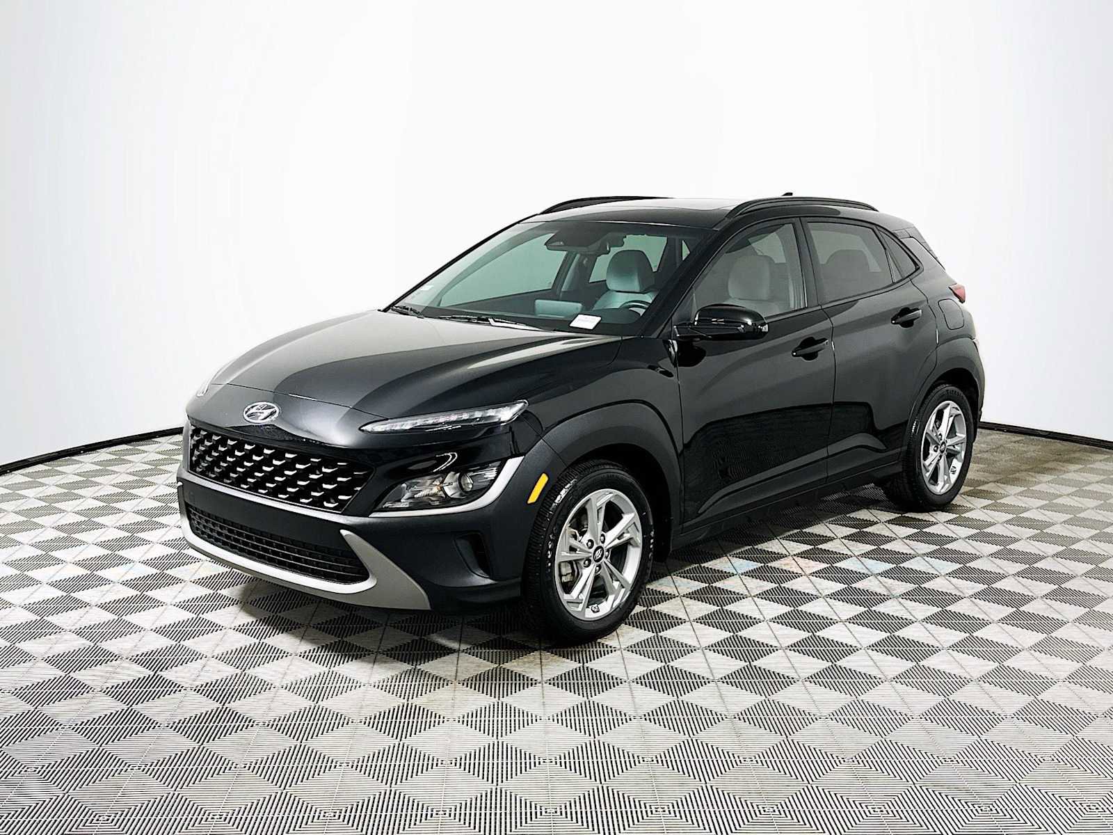 Used 2022 Hyundai Kona SEL w/ Convenience Package image 3