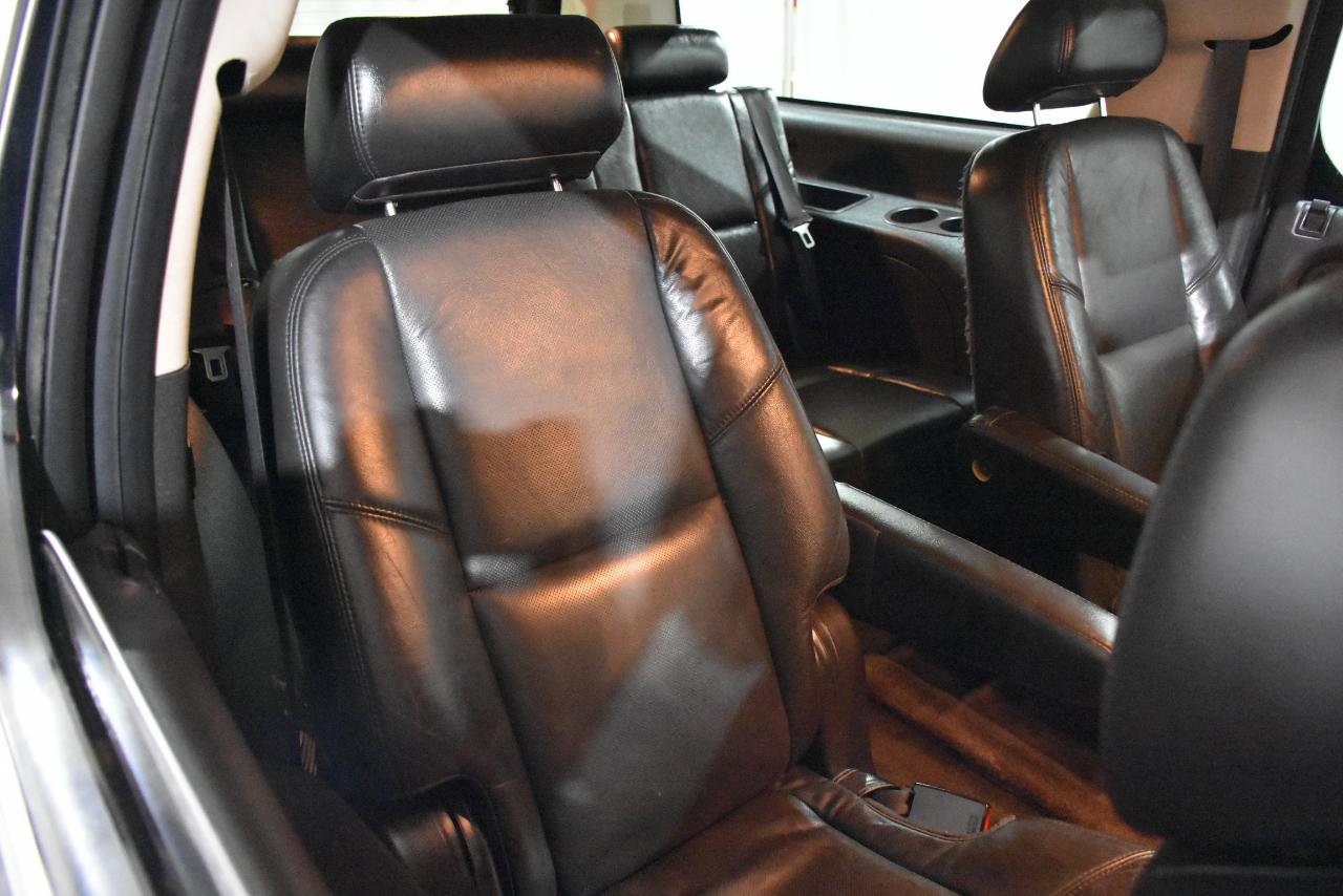 Used 2010 Cadillac Escalade ESV Premium image 19