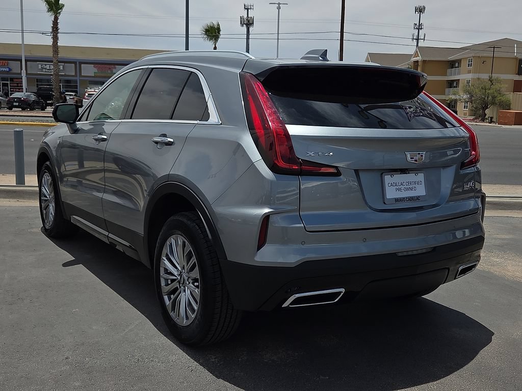 Used 2025 Cadillac XT4 Premium Luxury FWD image 3