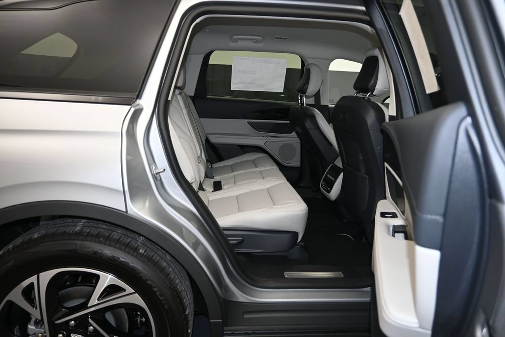 New 2026 Lincoln Nautilus Premier w/ Jet Appearance Package AWD/4WD image 25